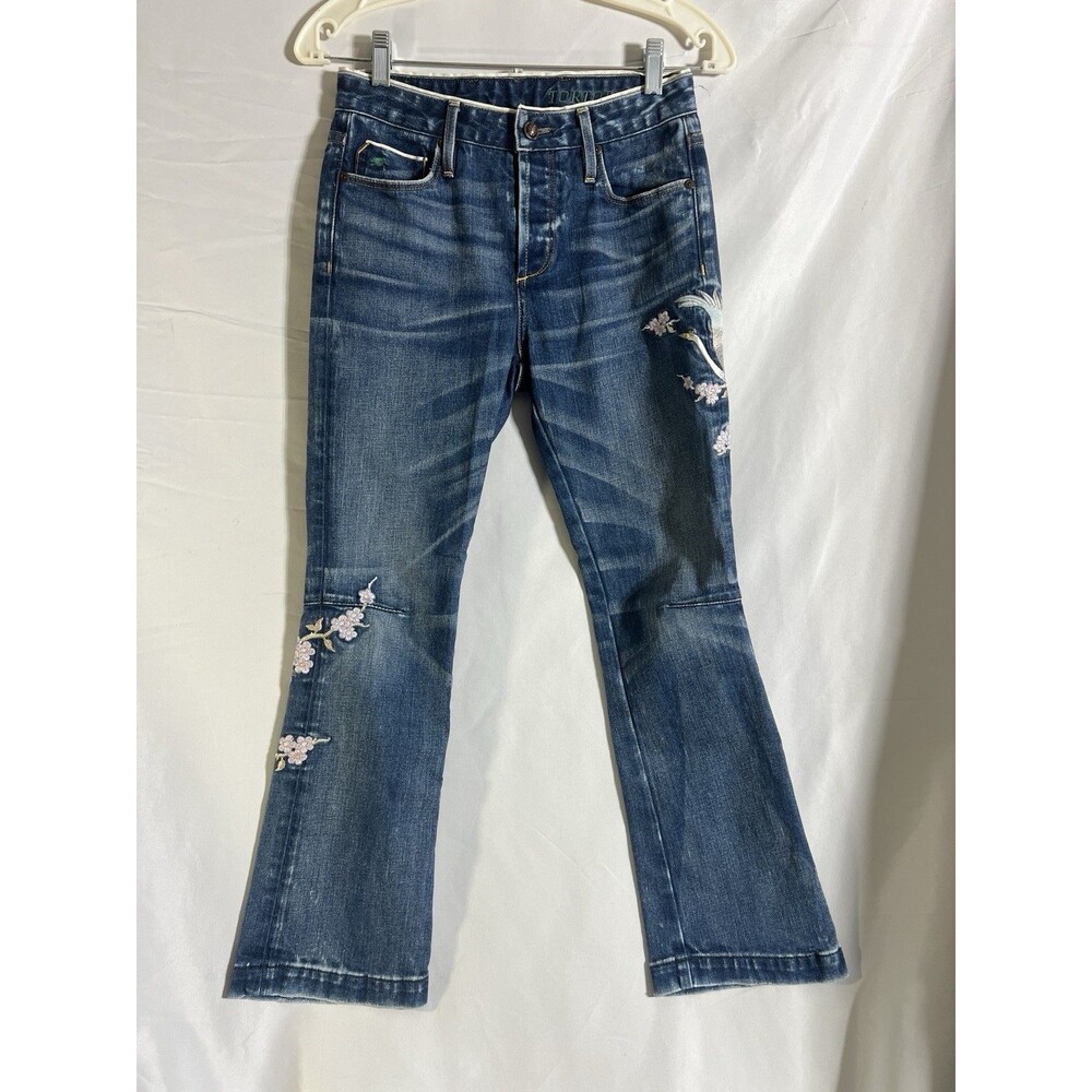 Tortoise Jeans Woman's 24 Denim Embroidered Floral Medium Wash Knee Seam